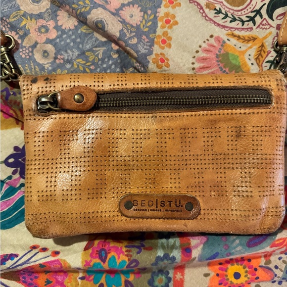 Bed Stu Bayshore Cadence Leather Crossbody Clutch in tan rustic - Picture 3 of 6
